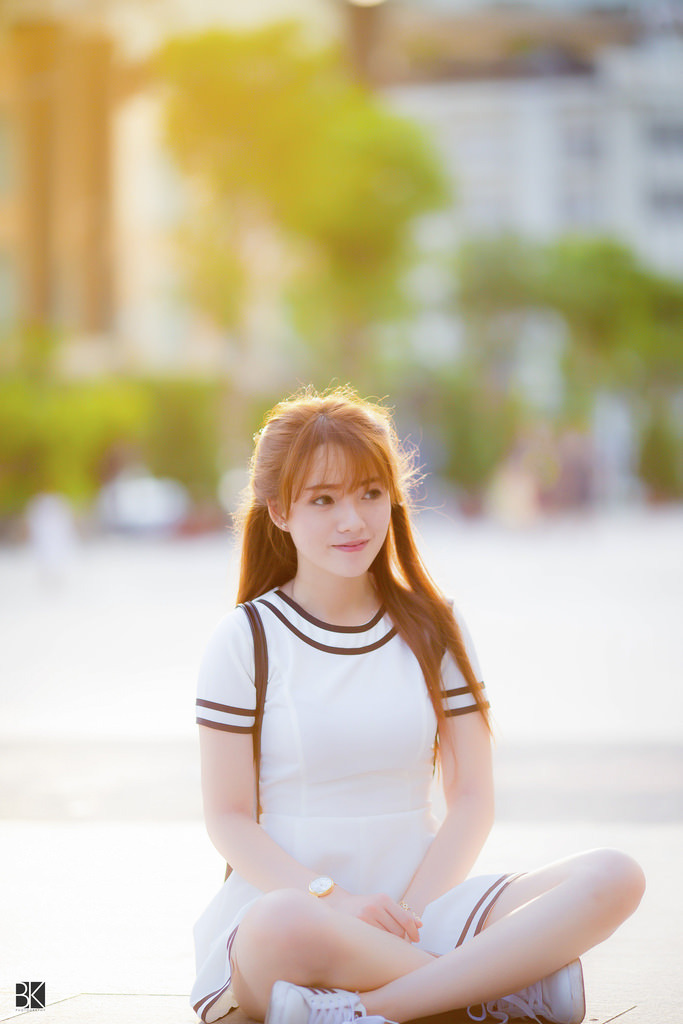 新搬來(lái)的女鄰居不戴乳罩